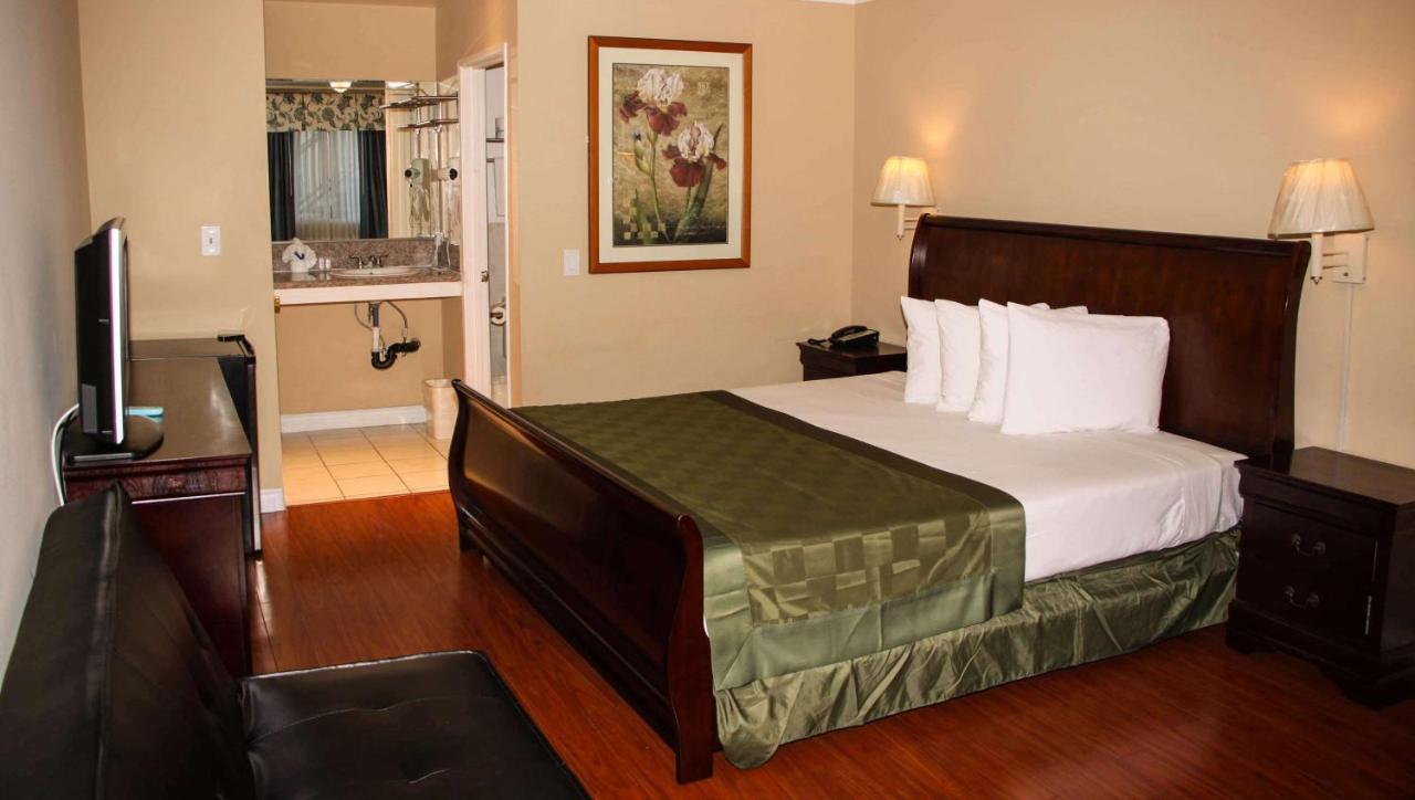 Ambassador Inn Αλάμπρα Εξωτερικό φωτογραφία