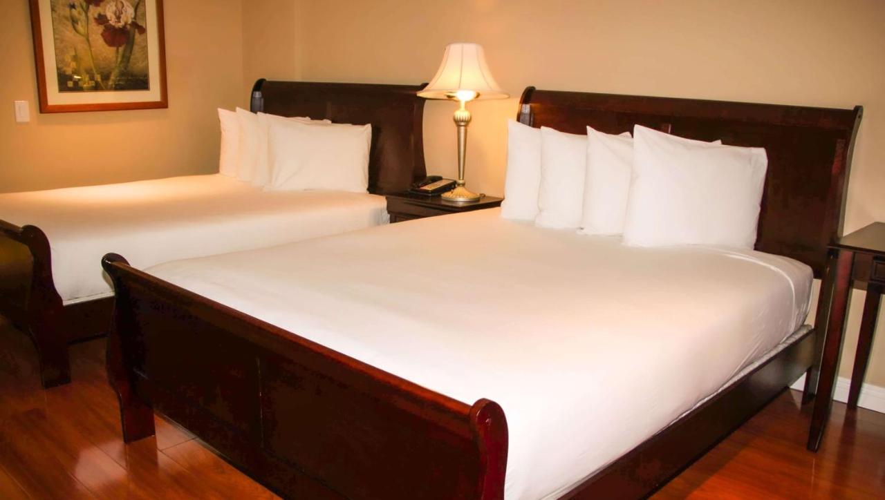 Ambassador Inn Αλάμπρα Εξωτερικό φωτογραφία