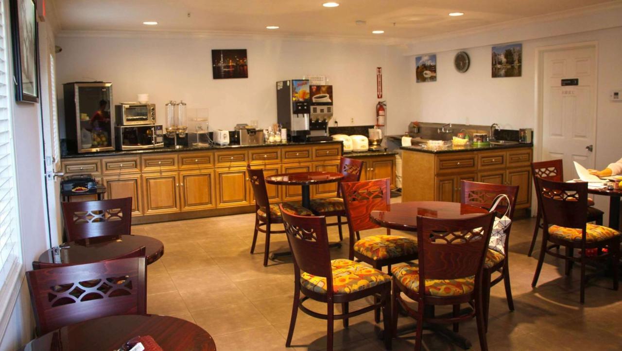 Ambassador Inn Αλάμπρα Εξωτερικό φωτογραφία