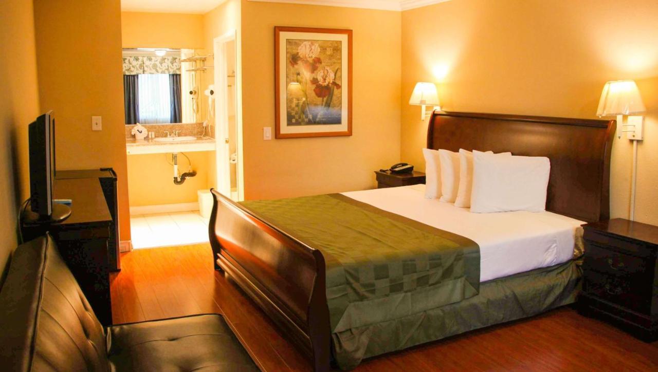 Ambassador Inn Αλάμπρα Εξωτερικό φωτογραφία