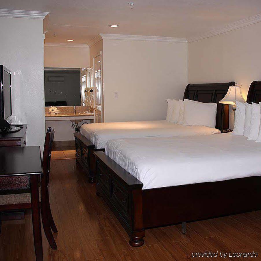 Ambassador Inn Αλάμπρα Εξωτερικό φωτογραφία
